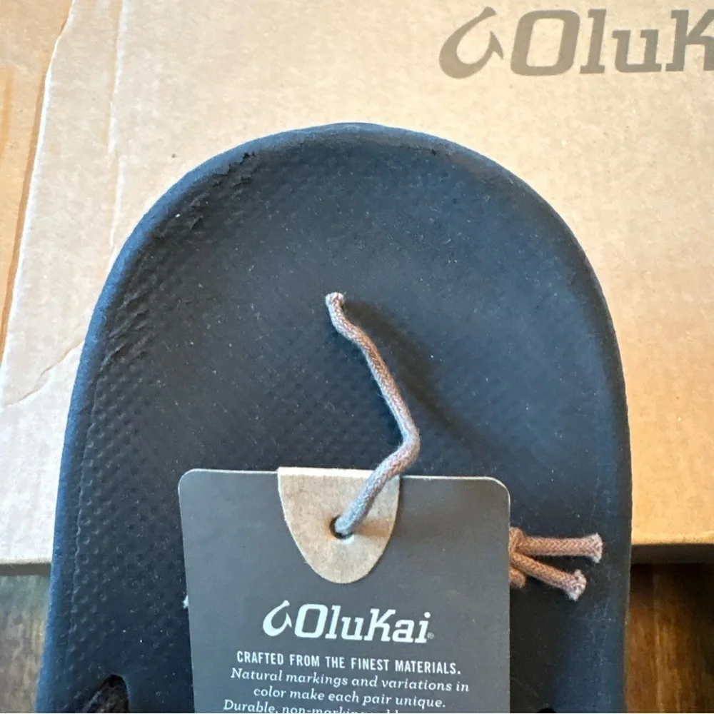 Olukai Black Kipi Men’s Sandals Size M 13